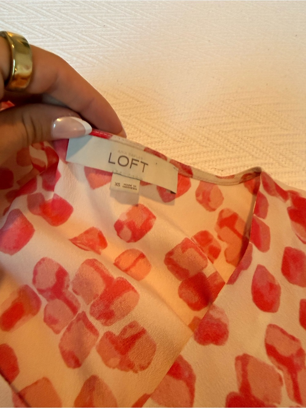 LOFT Pink Patterned top 🩷 - Picture 3 of 4